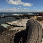 Bar vypadá jako velryba na pobřeží. Vstoupit do jejího břicha je unikátní zážitek korunovaný skvělým vínem. Foto: Fernando Guerra | FG + SG