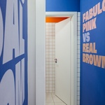 Průhledy interiérem na hygienické zařízení. Foto: Studio Flusser