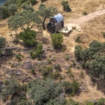 TinyHouse Terra 3. Třikrát stejně, přesto jinak. Kapesní domky na svahu jsou jako sourozenci. Foto: João Carranca