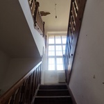Původní stav, vnitřní schodiště. Zdroj: Atelier Hajný Původní stav, vnitřní schodiště. Zdroj: Atelier Hajný