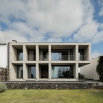 Život v kostce. Casa Rocha se vymyká konvencím. Je to špatně? Foto: Ivo Tavares Studio Život v kostce. Casa Rocha se vymyká konvencím. Je to špatně? Foto: Ivo Tavares Studio