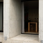Život v kostce. Casa Rocha se vymyká konvencím. Je to špatně? Foto: Ivo Tavares Studio Život v kostce. Casa Rocha se vymyká konvencím. Je to špatně? Foto: Ivo Tavares Studio
