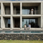 Život v kostce. Casa Rocha se vymyká konvencím. Je to špatně? Foto: Ivo Tavares Studio Život v kostce. Casa Rocha se vymyká konvencím. Je to špatně? Foto: Ivo Tavares Studio