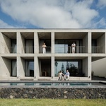 Život v kostce. Casa Rocha se vymyká konvencím. Je to špatně? Foto: Ivo Tavares Studio Život v kostce. Casa Rocha se vymyká konvencím. Je to špatně? Foto: Ivo Tavares Studio