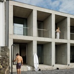 Život v kostce. Casa Rocha se vymyká konvencím. Je to špatně? Foto: Ivo Tavares Studio Život v kostce. Casa Rocha se vymyká konvencím. Je to špatně? Foto: Ivo Tavares Studio