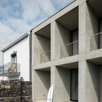 Život v kostce. Casa Rocha se vymyká konvencím. Je to špatně? Foto: Ivo Tavares Studio Život v kostce. Casa Rocha se vymyká konvencím. Je to špatně? Foto: Ivo Tavares Studio