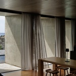 Život v kostce. Casa Rocha se vymyká konvencím. Je to špatně? Foto: Ivo Tavares Studio Život v kostce. Casa Rocha se vymyká konvencím. Je to špatně? Foto: Ivo Tavares Studio