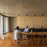 Život v kostce. Casa Rocha se vymyká konvencím. Je to špatně? Foto: Ivo Tavares Studio Život v kostce. Casa Rocha se vymyká konvencím. Je to špatně? Foto: Ivo Tavares Studio