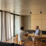 Život v kostce. Casa Rocha se vymyká konvencím. Je to špatně? Foto: Ivo Tavares Studio Život v kostce. Casa Rocha se vymyká konvencím. Je to špatně? Foto: Ivo Tavares Studio
