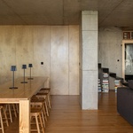 Život v kostce. Casa Rocha se vymyká konvencím. Je to špatně? Foto: Ivo Tavares Studio Život v kostce. Casa Rocha se vymyká konvencím. Je to špatně? Foto: Ivo Tavares Studio