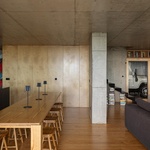 Život v kostce. Casa Rocha se vymyká konvencím. Je to špatně? Foto: Ivo Tavares Studio Život v kostce. Casa Rocha se vymyká konvencím. Je to špatně? Foto: Ivo Tavares Studio