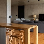 Život v kostce. Casa Rocha se vymyká konvencím. Je to špatně? Foto: Ivo Tavares Studio Život v kostce. Casa Rocha se vymyká konvencím. Je to špatně? Foto: Ivo Tavares Studio