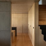 Život v kostce. Casa Rocha se vymyká konvencím. Je to špatně? Foto: Ivo Tavares Studio Život v kostce. Casa Rocha se vymyká konvencím. Je to špatně? Foto: Ivo Tavares Studio