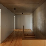 Život v kostce. Casa Rocha se vymyká konvencím. Je to špatně? Foto: Ivo Tavares Studio Život v kostce. Casa Rocha se vymyká konvencím. Je to špatně? Foto: Ivo Tavares Studio