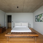 Život v kostce. Casa Rocha se vymyká konvencím. Je to špatně? Foto: Ivo Tavares Studio Život v kostce. Casa Rocha se vymyká konvencím. Je to špatně? Foto: Ivo Tavares Studio