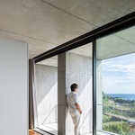 Život v kostce. Casa Rocha se vymyká konvencím. Je to špatně? Foto: Ivo Tavares Studio Život v kostce. Casa Rocha se vymyká konvencím. Je to špatně? Foto: Ivo Tavares Studio