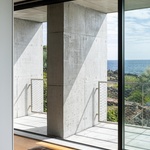 Život v kostce. Casa Rocha se vymyká konvencím. Je to špatně? Foto: Ivo Tavares Studio Život v kostce. Casa Rocha se vymyká konvencím. Je to špatně? Foto: Ivo Tavares Studio
