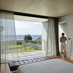 Život v kostce. Casa Rocha se vymyká konvencím. Je to špatně? Foto: Ivo Tavares Studio Život v kostce. Casa Rocha se vymyká konvencím. Je to špatně? Foto: Ivo Tavares Studio