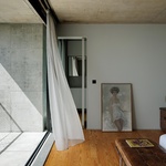 Život v kostce. Casa Rocha se vymyká konvencím. Je to špatně? Foto: Ivo Tavares Studio Život v kostce. Casa Rocha se vymyká konvencím. Je to špatně? Foto: Ivo Tavares Studio