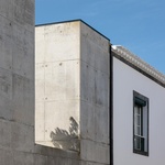 Život v kostce. Casa Rocha se vymyká konvencím. Je to špatně? Foto: Ivo Tavares Studio Život v kostce. Casa Rocha se vymyká konvencím. Je to špatně? Foto: Ivo Tavares Studio