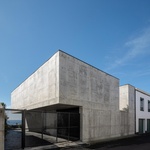 Život v kostce. Casa Rocha se vymyká konvencím. Je to špatně? Foto: Ivo Tavares Studio Život v kostce. Casa Rocha se vymyká konvencím. Je to špatně? Foto: Ivo Tavares Studio