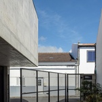 Život v kostce. Casa Rocha se vymyká konvencím. Je to špatně? Foto: Ivo Tavares Studio Život v kostce. Casa Rocha se vymyká konvencím. Je to špatně? Foto: Ivo Tavares Studio