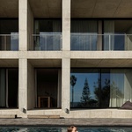 Život v kostce. Casa Rocha se vymyká konvencím. Je to špatně? Foto: Ivo Tavares Studio Život v kostce. Casa Rocha se vymyká konvencím. Je to špatně? Foto: Ivo Tavares Studio