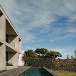 Život v kostce. Casa Rocha se vymyká konvencím. Je to špatně? Foto: Ivo Tavares Studio Život v kostce. Casa Rocha se vymyká konvencím. Je to špatně? Foto: Ivo Tavares Studio