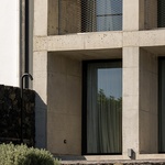 Život v kostce. Casa Rocha se vymyká konvencím. Je to špatně? Foto: Ivo Tavares Studio Život v kostce. Casa Rocha se vymyká konvencím. Je to špatně? Foto: Ivo Tavares Studio
