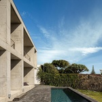 Život v kostce. Casa Rocha se vymyká konvencím. Je to špatně? Foto: Ivo Tavares Studio Život v kostce. Casa Rocha se vymyká konvencím. Je to špatně? Foto: Ivo Tavares Studio