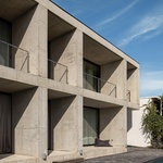 Život v kostce. Casa Rocha se vymyká konvencím. Je to špatně? Foto: Ivo Tavares Studio Život v kostce. Casa Rocha se vymyká konvencím. Je to špatně? Foto: Ivo Tavares Studio