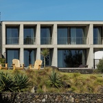 Život v kostce. Casa Rocha se vymyká konvencím. Je to špatně? Foto: Ivo Tavares Studio Život v kostce. Casa Rocha se vymyká konvencím. Je to špatně? Foto: Ivo Tavares Studio