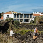 Život v kostce. Casa Rocha se vymyká konvencím. Je to špatně? Foto: Ivo Tavares Studio Život v kostce. Casa Rocha se vymyká konvencím. Je to špatně? Foto: Ivo Tavares Studio