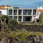 Život v kostce. Casa Rocha se vymyká konvencím. Je to špatně? Foto: Ivo Tavares Studio Život v kostce. Casa Rocha se vymyká konvencím. Je to špatně? Foto: Ivo Tavares Studio