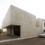 Život v kostce. Casa Rocha se vymyká konvencím. Je to špatně? Foto: Ivo Tavares Studio Život v kostce. Casa Rocha se vymyká konvencím. Je to špatně? Foto: Ivo Tavares Studio
