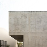 Život v kostce. Casa Rocha se vymyká konvencím. Je to špatně? Foto: Ivo Tavares Studio Život v kostce. Casa Rocha se vymyká konvencím. Je to špatně? Foto: Ivo Tavares Studio