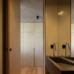 Život v kostce. Casa Rocha se vymyká konvencím. Je to špatně? Foto: Ivo Tavares Studio Život v kostce. Casa Rocha se vymyká konvencím. Je to špatně? Foto: Ivo Tavares Studio
