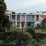 Život v kostce. Casa Rocha se vymyká konvencím. Je to špatně? Foto: Ivo Tavares Studio Život v kostce. Casa Rocha se vymyká konvencím. Je to špatně? Foto: Ivo Tavares Studio