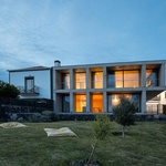 Život v kostce. Casa Rocha se vymyká konvencím. Je to špatně? Foto: Ivo Tavares Studio Život v kostce. Casa Rocha se vymyká konvencím. Je to špatně? Foto: Ivo Tavares Studio