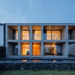 Život v kostce. Casa Rocha se vymyká konvencím. Je to špatně? Foto: Ivo Tavares Studio Život v kostce. Casa Rocha se vymyká konvencím. Je to špatně? Foto: Ivo Tavares Studio