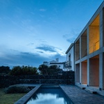 Život v kostce. Casa Rocha se vymyká konvencím. Je to špatně? Foto: Ivo Tavares Studio Život v kostce. Casa Rocha se vymyká konvencím. Je to špatně? Foto: Ivo Tavares Studio