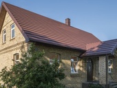 Lehké plechové krytiny SATJAM mohou díky možnosti pokládky na původní krov přispět ke zkrácení rekonstrukce střechy. Zdroj: SATJAM s.r.o. Lehké plechové krytiny SATJAM mohou díky možnosti pokládky na původní krov přispět ke zkrácení rekonstrukce střechy. Zdroj: SATJAM s.r.o.