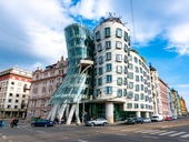 Tančící dům, zdroj adobestock, mistervlad Tančící dům, zdroj adobestock, mistervlad